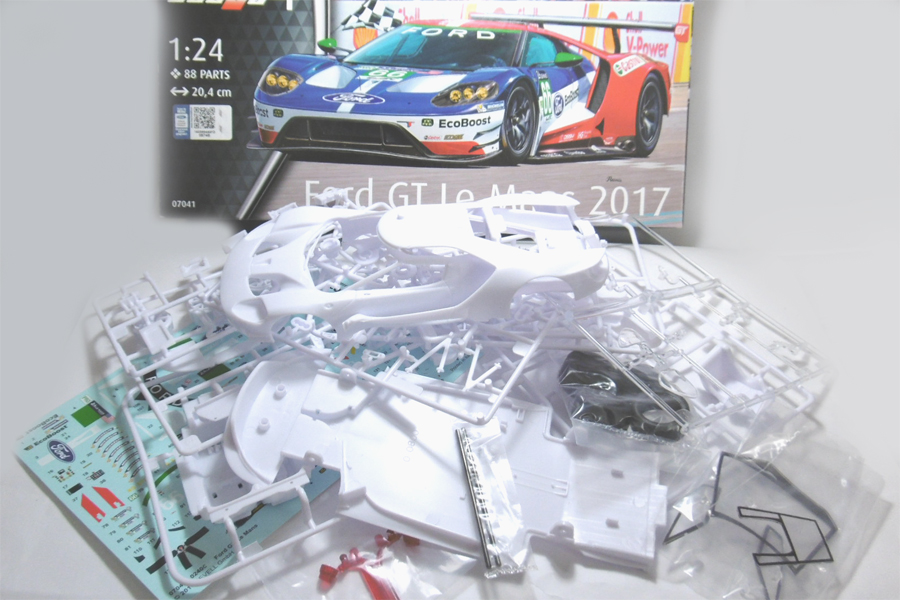 Ford GT - Revell [1/24e] BLT4Lb-Ford-GT-presentation1