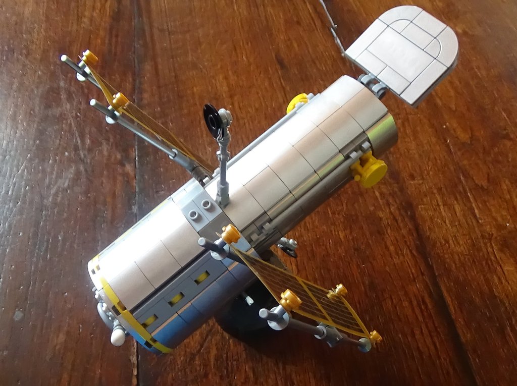 Navette spatiale Discovery + Télescope Hubble [Lego] de bgire UGr5Lb-Hubble-4