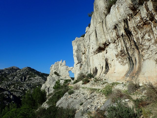 La roche perc&eacute;e