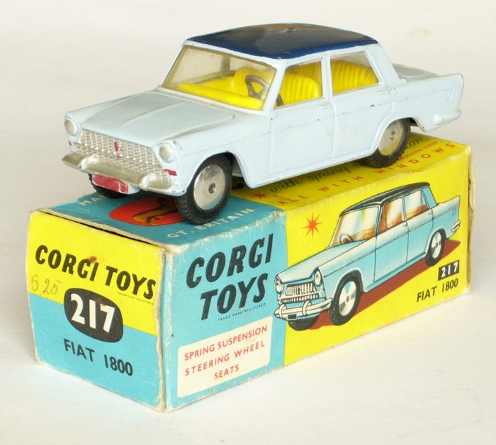 #1611 Fiat 1800 Corgi-Toys toit bleu face sur boite web