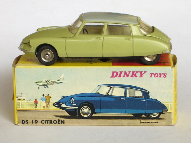 #1603 Citroën DS 19 Dinky-Toys #530 vert toit gris profil sur boîte web
