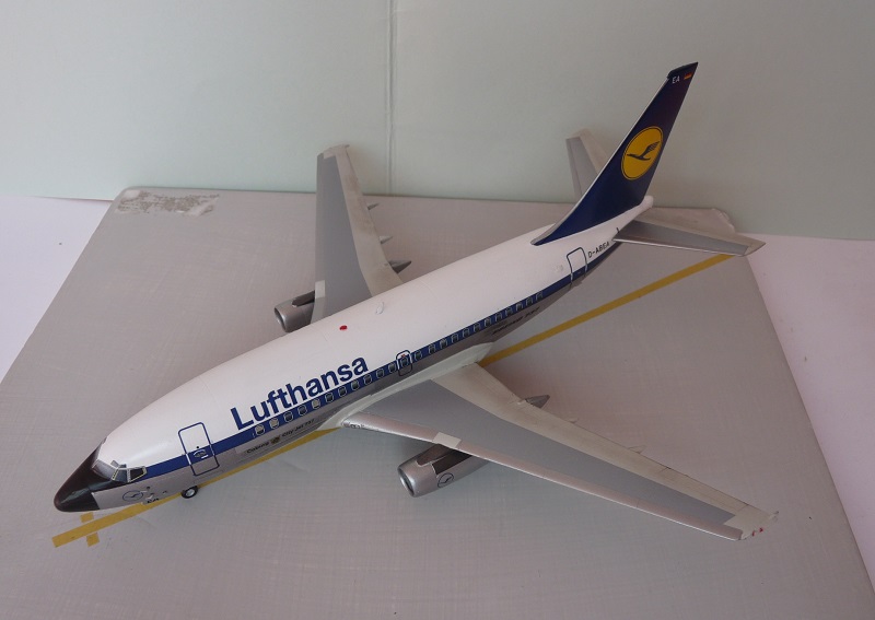 B737-130  Authentic Airliners 1/144 2104200436065669817378448