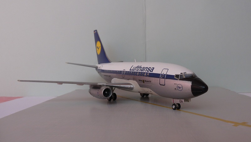 B737-130  Authentic Airliners 1/144 2104200436085669817378450