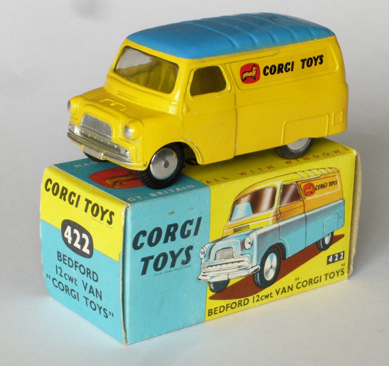 #1390 Bedford 12cwt Corgi-Toys face sur boite web