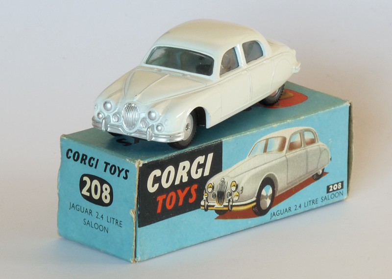#7 Jaguar 2-4 Litre Corgi-Toys face sur boite web