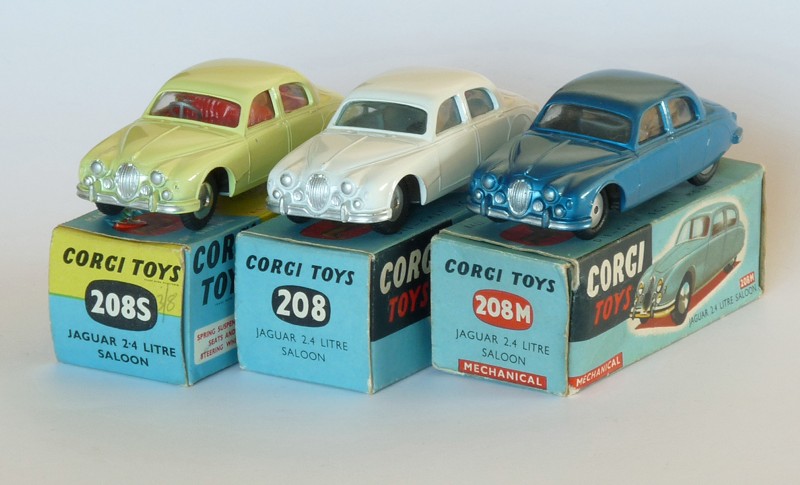 Jaguar 2-4 Litre Corgi-Toys face sur boite x3 web