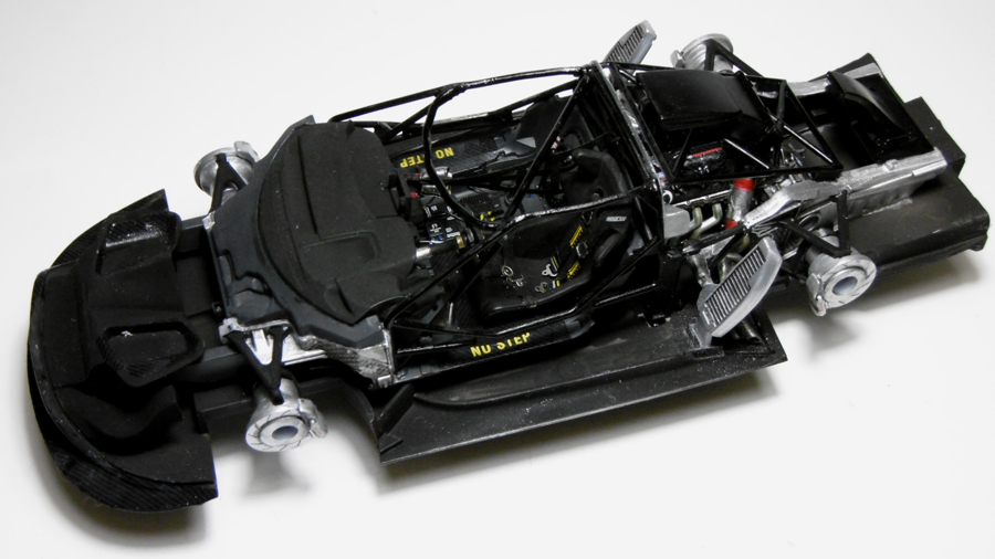 Ford GT - Revell [1/24e] - Page 2 MwALLb-Ford-GT-interieur5