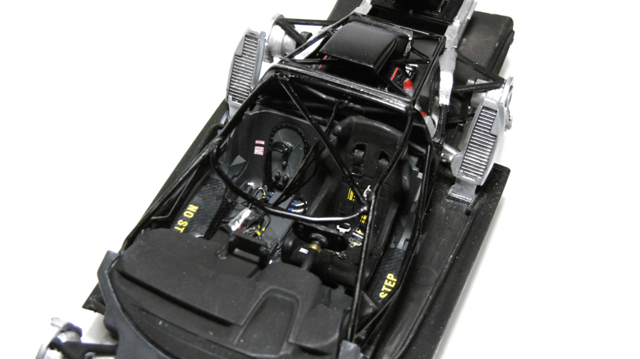 Ford GT - Revell [1/24e] - Page 2 UxALLb-Ford-GT-interieur9