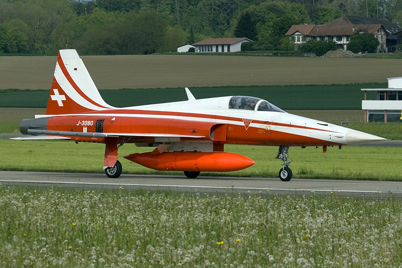 Small Northrop_F-5E_Tiger_II_Patrouille_Suisse_J-3080,_LSMP_Payerne,_Switzerland_PP1242371333
