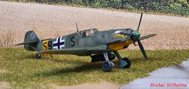 MESSERSCHMITT BF 109 E.7 /B AZ MODEL 1/72 2106110640505625617458457