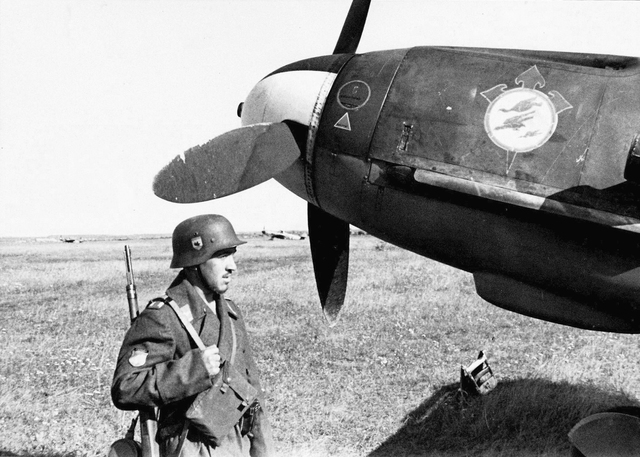 MESSERSCHMITT BF 109 F-4 Russie 1942 (pilote Espagnol).AZ1/72 2107110754005625617489272