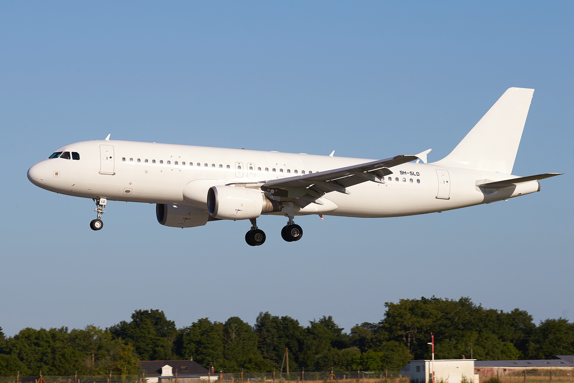 [19/07/2021] Airbus A320 (9H-SLD & SLE) SmartLynx Malta At7fMb-GRX-5318
