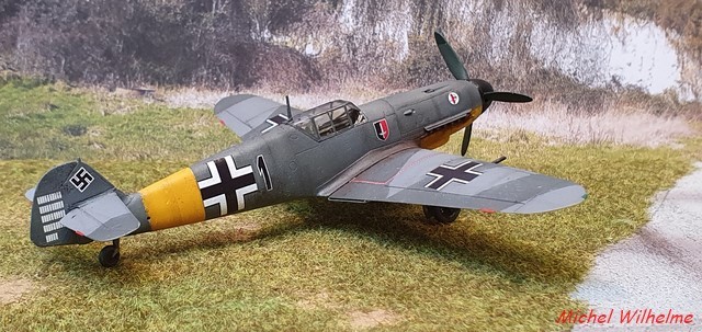MESSERSCHMITT BF.109 F.4 .Siegfried SIMSCH .Russie mai 1942.az model 1/72 2109060449525625617557220