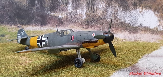 MESSERSCHMITT BF.109 F.4 .Siegfried SIMSCH .Russie mai 1942.az model 1/72 2109060449525625617557221