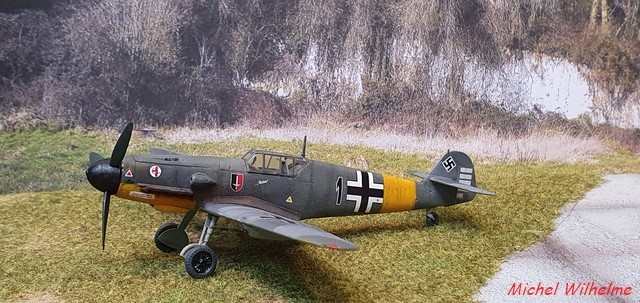 MESSERSCHMITT BF.109 F.4 .Siegfried SIMSCH .Russie mai 1942.az model 1/72 2109060449535625617557223