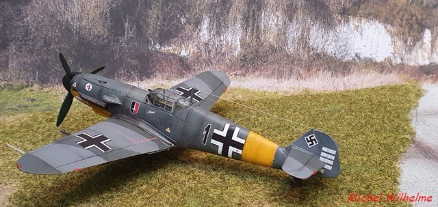 MESSERSCHMITT BF.109 F.4 .Siegfried SIMSCH .Russie mai 1942.az model 1/72 2109080858465625617559317