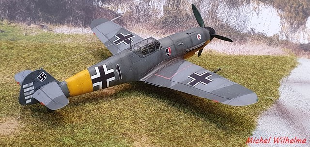 MESSERSCHMITT BF.109 F.4 .Siegfried SIMSCH .Russie mai 1942.az model 1/72 2109080859255625617559318
