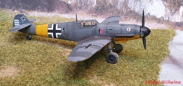 MESSERSCHMITT BF.109 F.4 .Siegfried SIMSCH .Russie mai 1942.az model 1/72 2109080859255625617559319