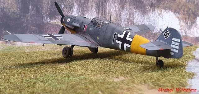MESSERSCHMITT BF.109 F.4 .Siegfried SIMSCH .Russie mai 1942.az model 1/72 2109080859265625617559321