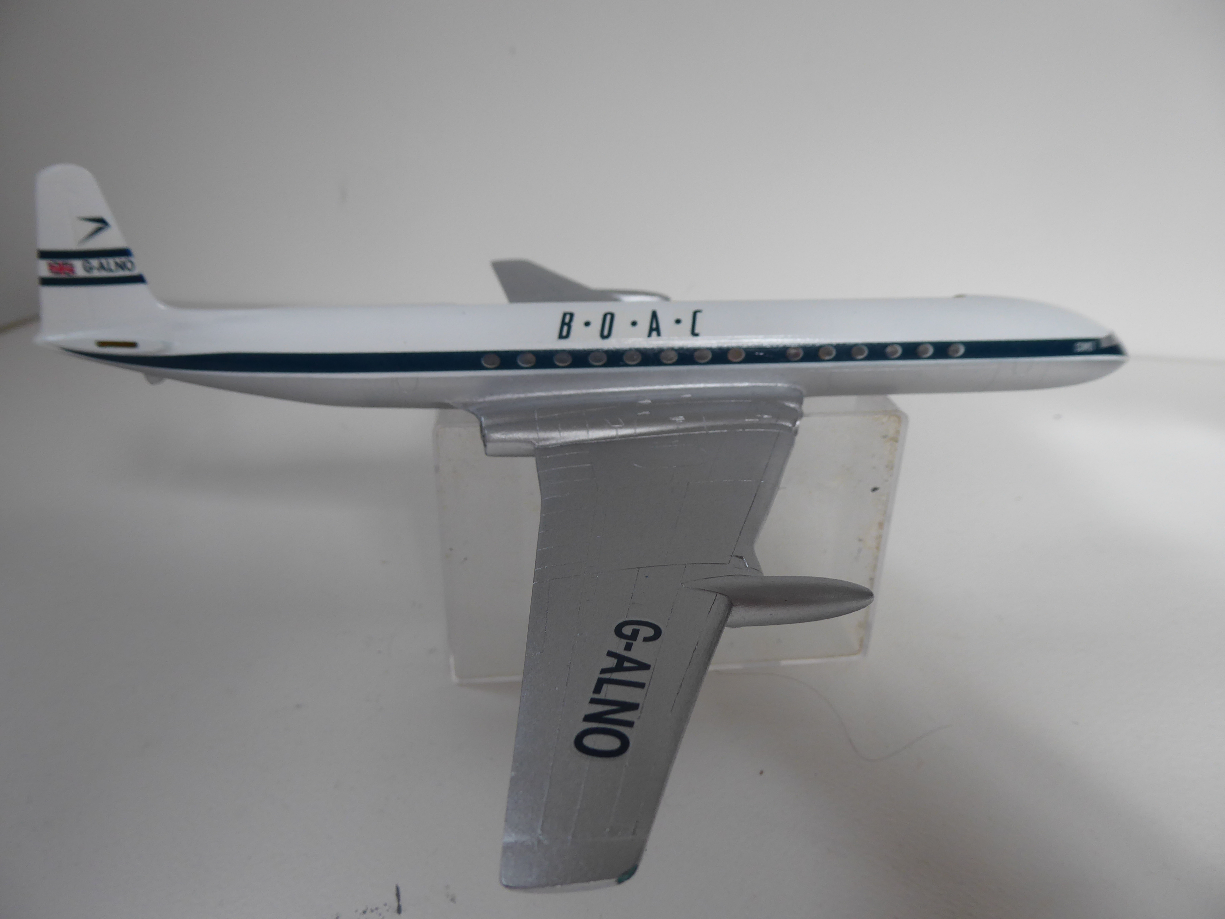 De Havilland Comet 3 Hawk 1/144 - Page 2 BGj0Mb-P1110360