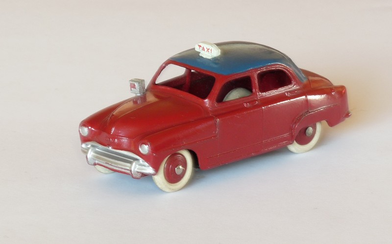 #2460 Simca Aronde taxi Dinky-Toys face web