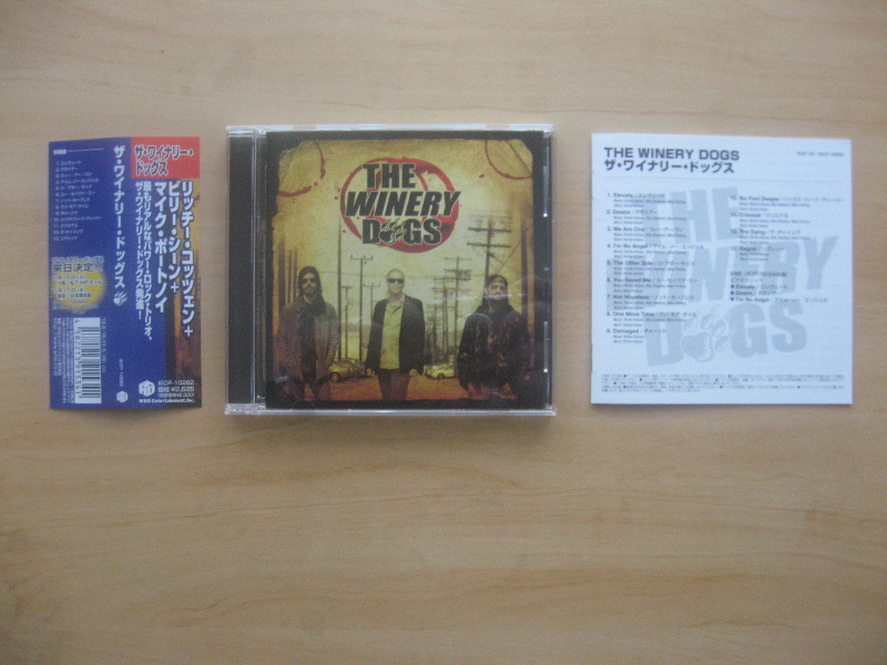 JuxJMb-thewinerydogs.jpg