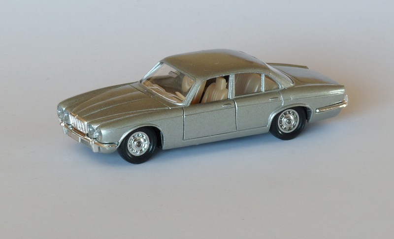 #2473 Jaguar XJ12 Solido face web