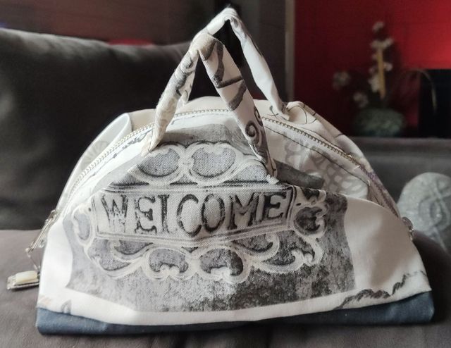 2015-2024 Pochettes  Valisettes PM - 2021 11 06 Trousse Grise Grande (1)