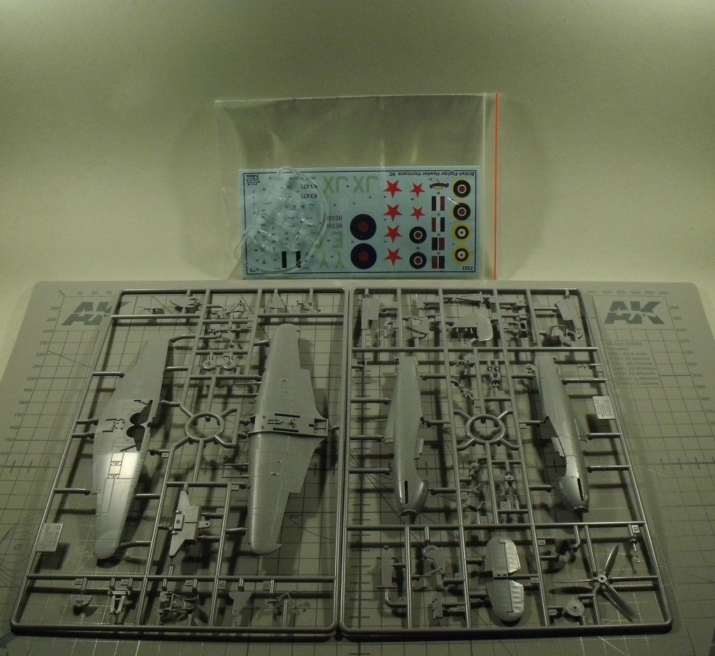 [Zvezda] Hurricane Mk.II C (snap-tite / assemblage sans colle) 2112011134089470717696938