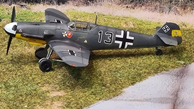 MESSERSCHMITT .BF 109 F.4 Finlande 1942 kit AZmodel1/72 2112100326135625617707589