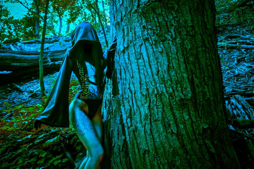 m4YcNb-Fear-of-the-Dark-2.jpg