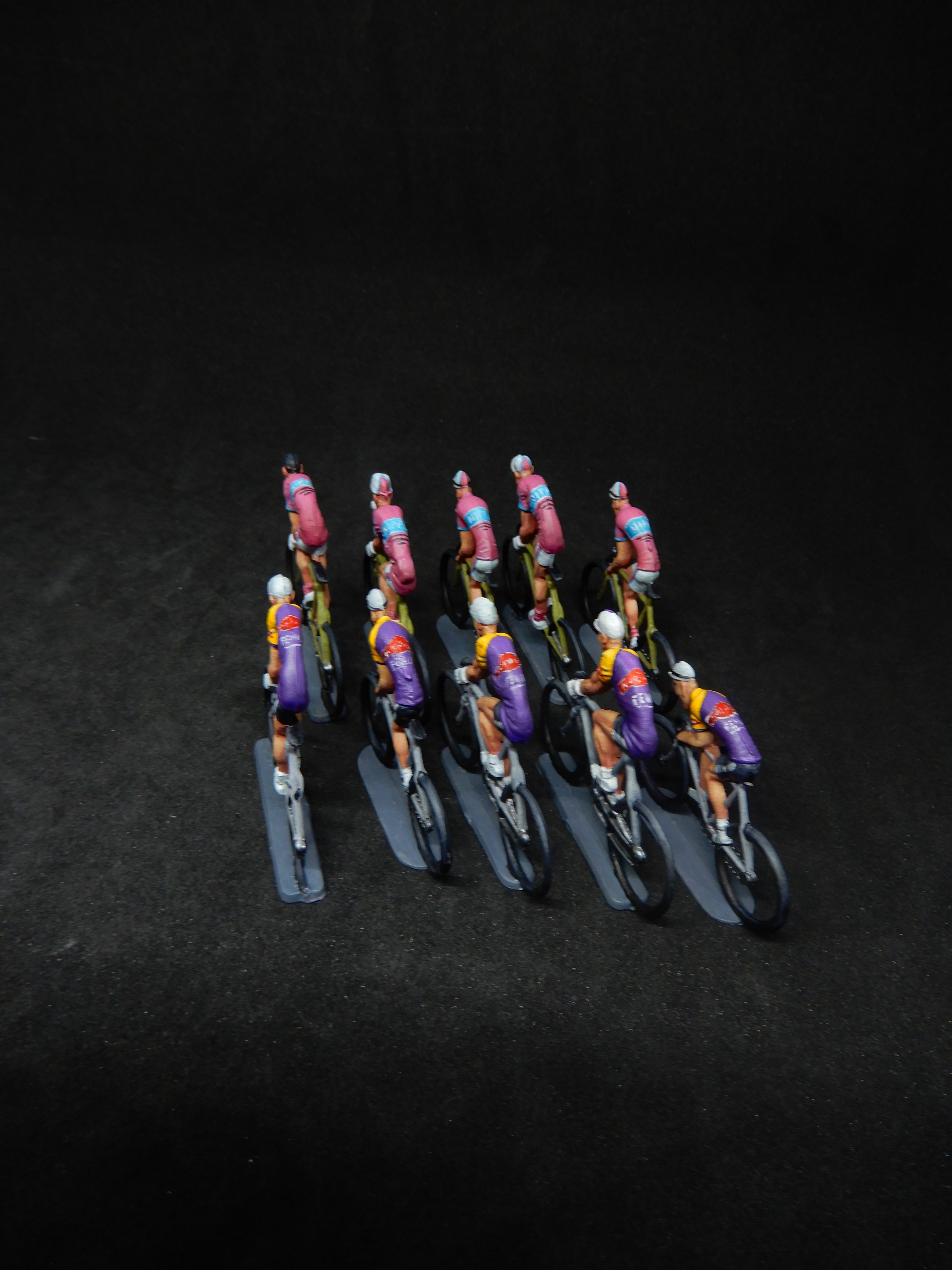 mD4fNb-Cyclistes-Tabletop-3.jpg