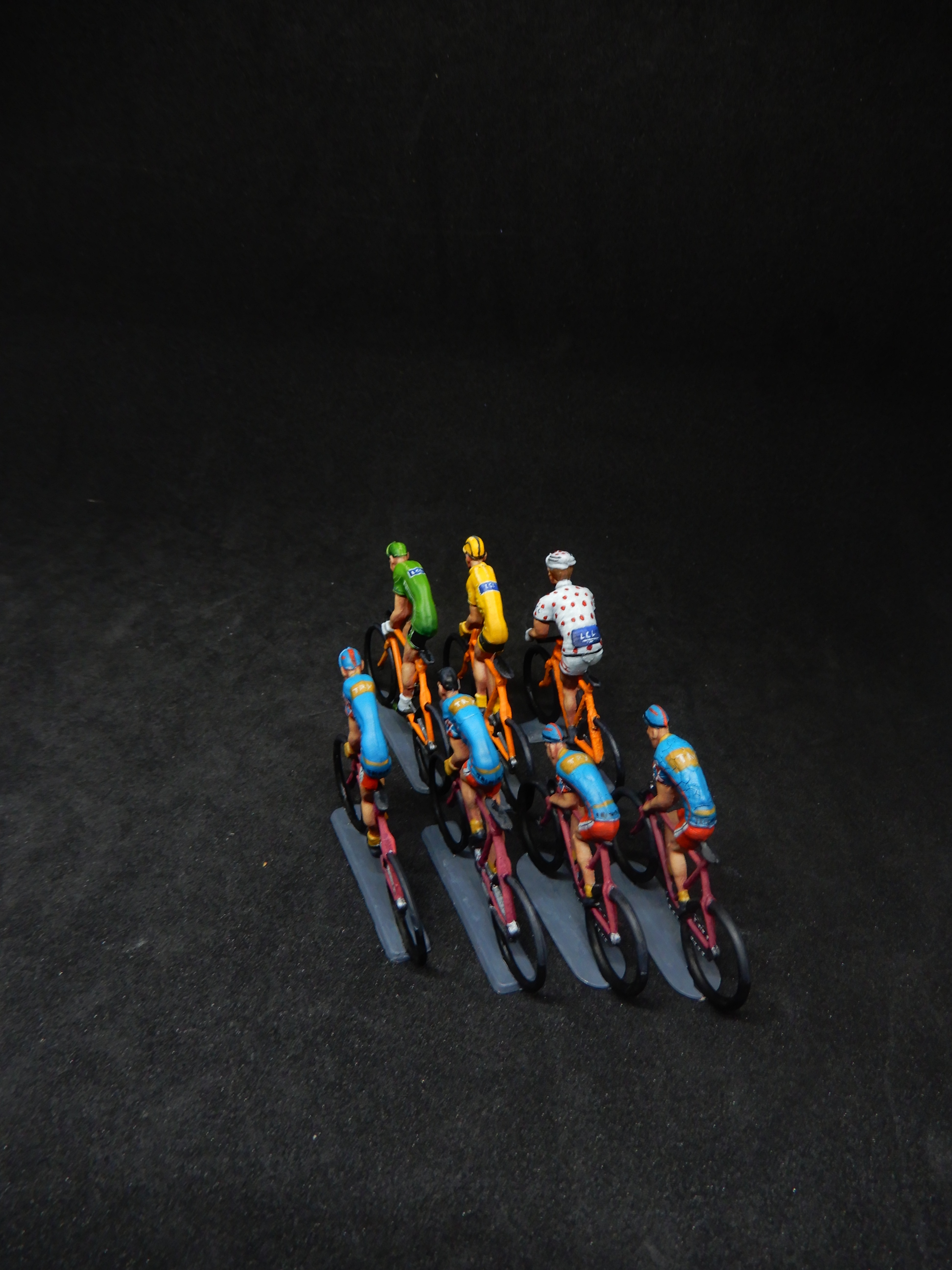 qD4fNb-Cyclistes-Tabletop-6.jpg