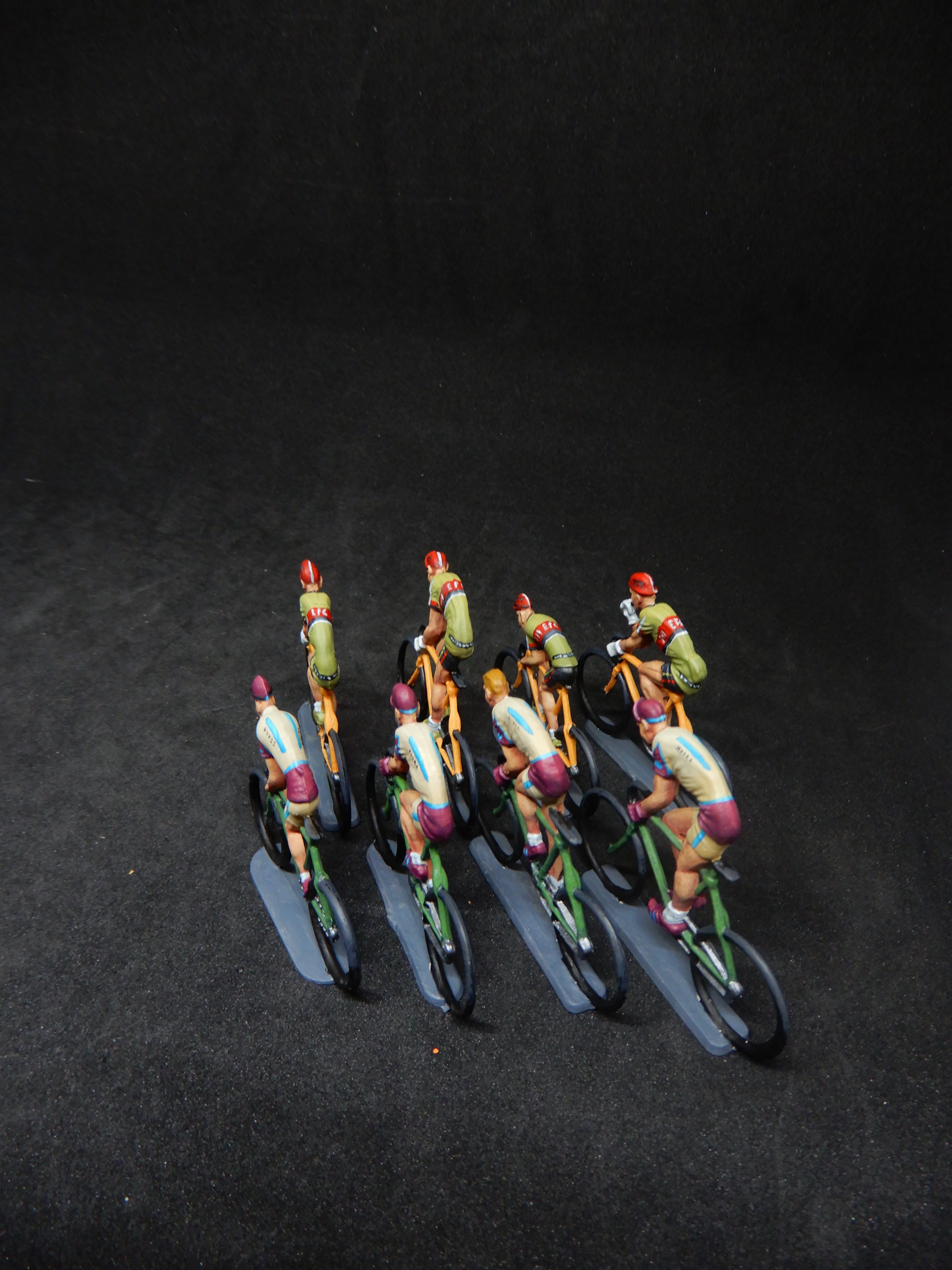 vD4fNb-Cyclistes-Tabletop-10.jpg