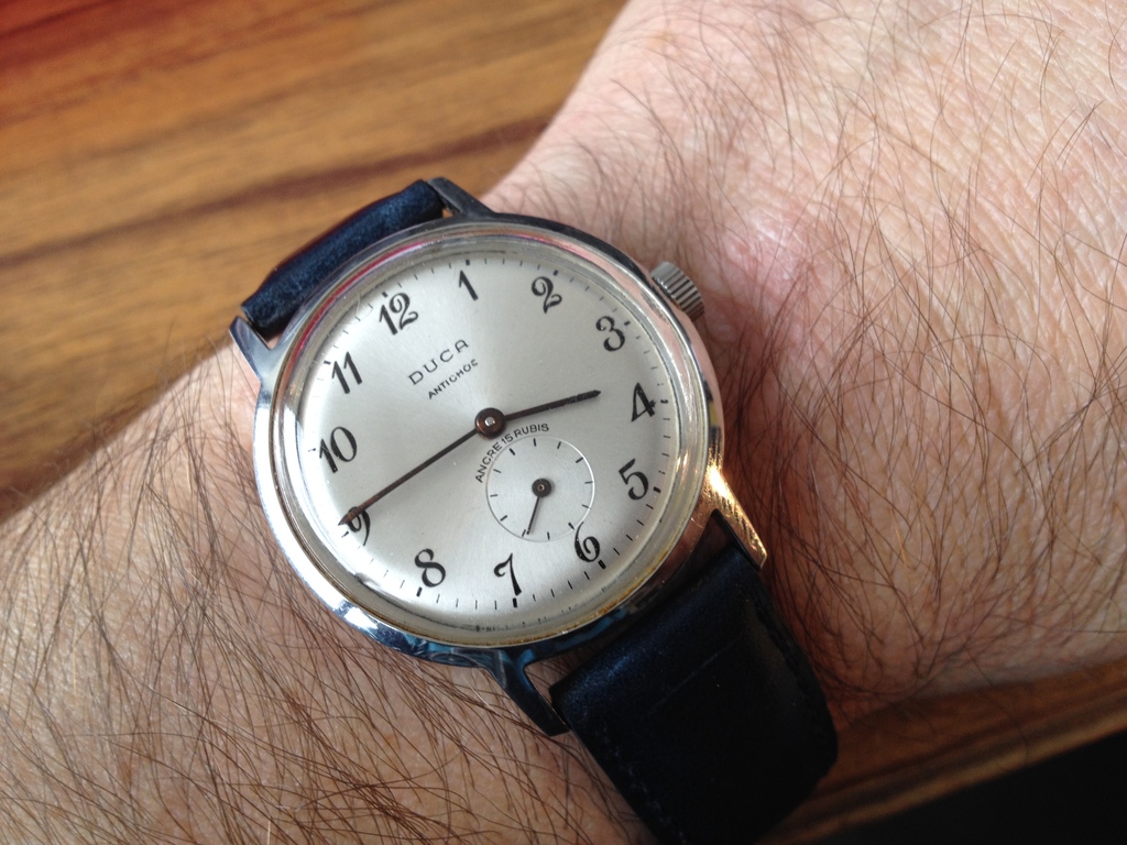 Les montres mécaniques les plus basiques, heure, minute, seconde ne seraient-elles pas les plus désirables par leur sobriété? OrSkNb-Duca