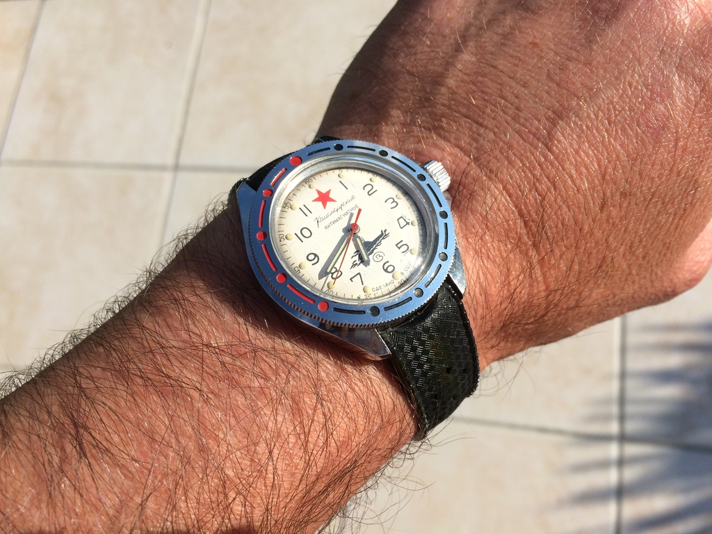 Les montres mécaniques les plus basiques, heure, minute, seconde ne seraient-elles pas les plus désirables par leur sobriété? D2SkNb-Vostok-blanche-1