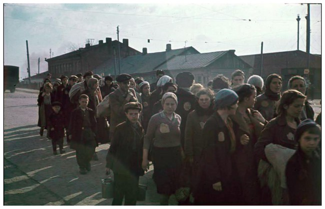 Voblast de Minsk : ghetto de Minsk SL61Nb-colonne-de-prisionner-juifs