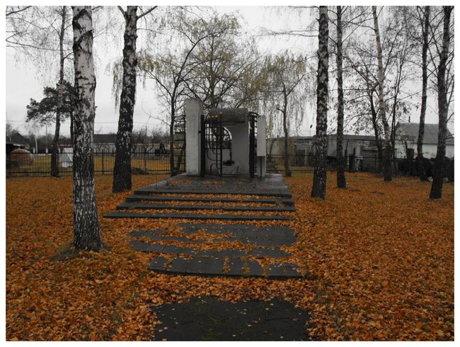 Voblast de Brest : ghetto de Baranavitchy 4Bz2Nb-square-et-memorial