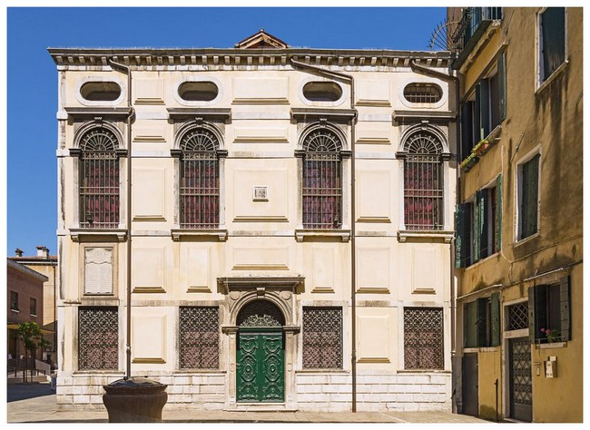Italie : ghetto de Venise QU63Nb-schola-levantina-facade