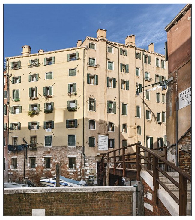 Italie : ghetto de Venise Ck73Nb-immeuble-entree-du-ghetto-novo