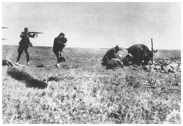 Einsatzgruppen : généralités DBU8Nb-ivanrodoh-assassinat-de-juifs