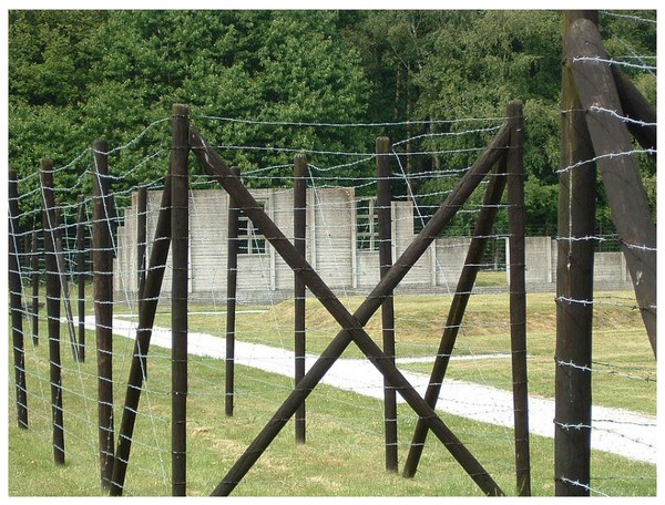 Camp de Westerbork - Pays-Bas JxeFNb-cabanon-anne-frank