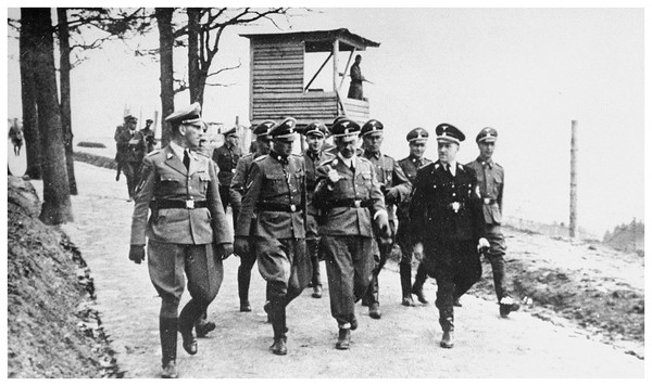 Camp de concentration de Mauthausen GTmGNb-heinrich-himmler-visite-mauthensen