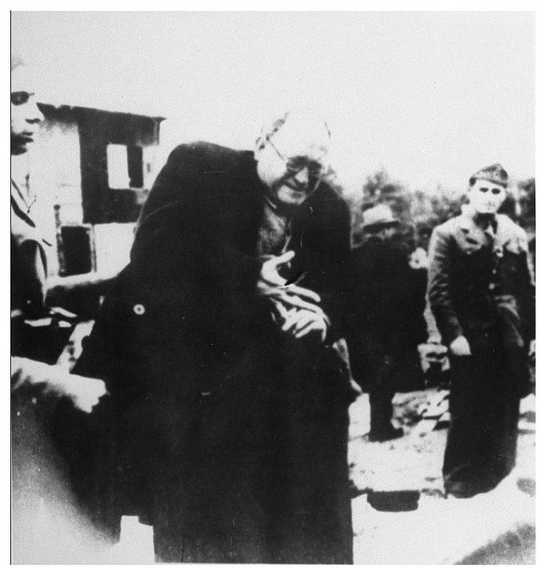 Camp de Jasenovac - Croatie IYfGNb-arrivee-de-juifs