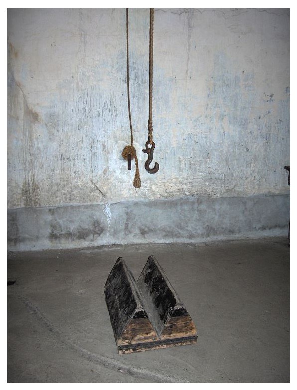 Fort de Breendonk - Belgique CXiGNb-instruments-de-torture