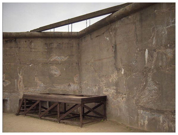 Fort de Breendonk - Belgique CXiGNb-la-potence