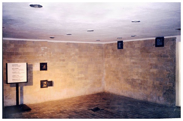 Camp de Dachau EhMGNb-chambre-a-gaz-dachau