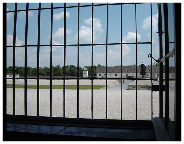 Camp de Dachau QtNGNb-cour-dappel
