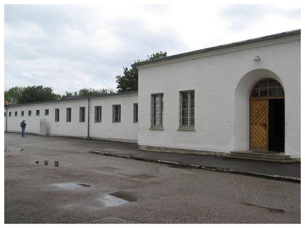 Camp de Dachau QtNGNb-entree-nord-bunker