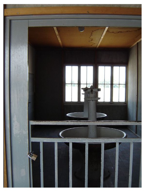 Camp de Dachau RtNGNb-lavabos